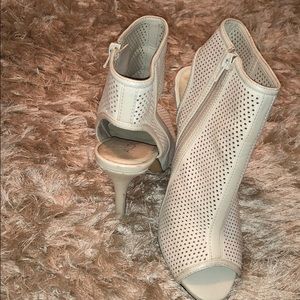ALDO Cream Colored Bootie !!
